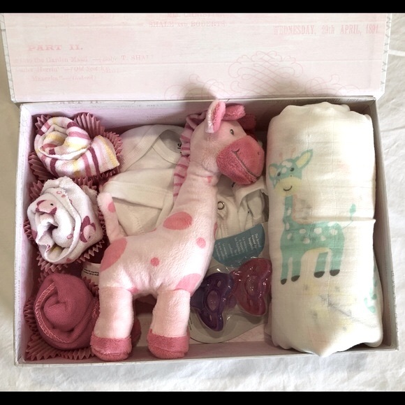 New Baby Girl Gift Box All Brand New Items - Picture 1 of 8